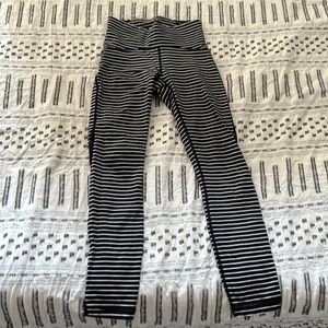 LuLu Lemon Bland and white Leggings size 4 - like new